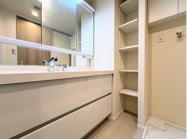 収納スペースもあるサニタリールーム