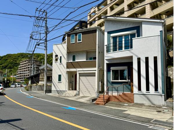 ホワイト&ブルーの海に似合う爽やかな外観