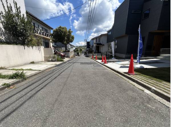 前面道路が広く駐車がラク！