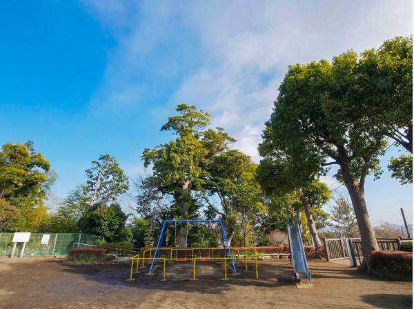 伊勢山公園まで徒歩4分（約300m）