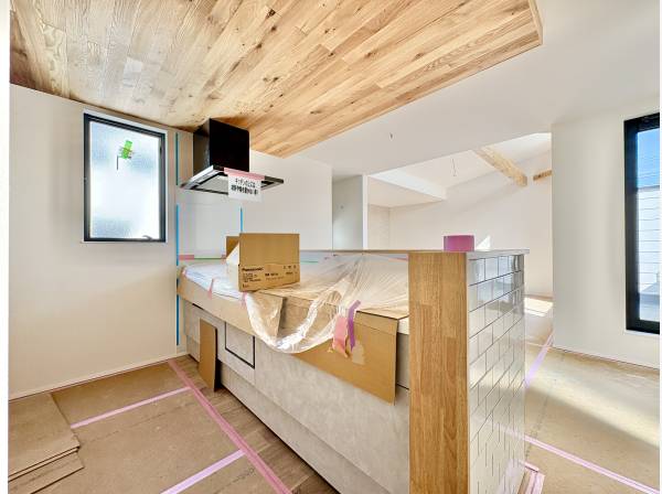 下がり天井のキッチンは空間を上手に分けます
