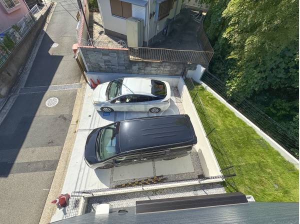 並列2台のカースペース。サイズ感伝わりますでしょうか？