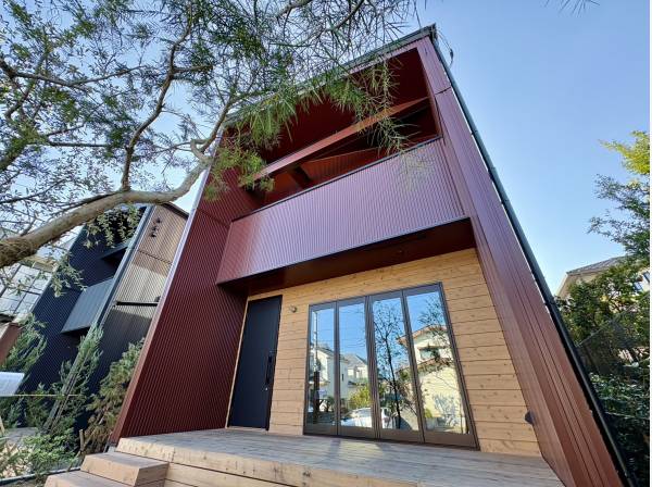 目を惹くお洒落な外観