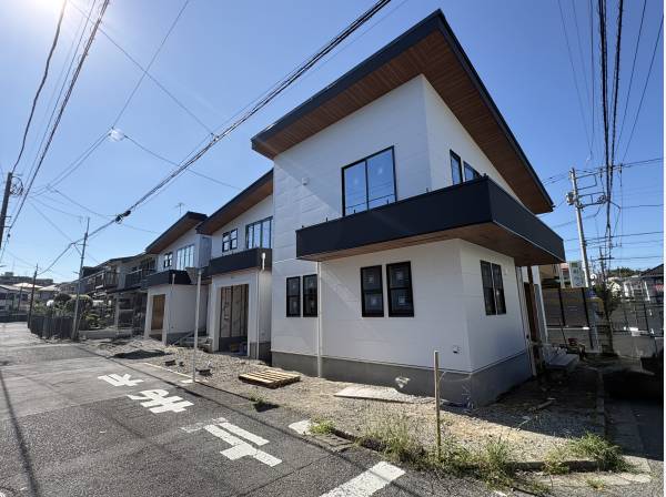 カリフォルニアミッドセンチュリー調のスタイリッシュな外観デザイン！