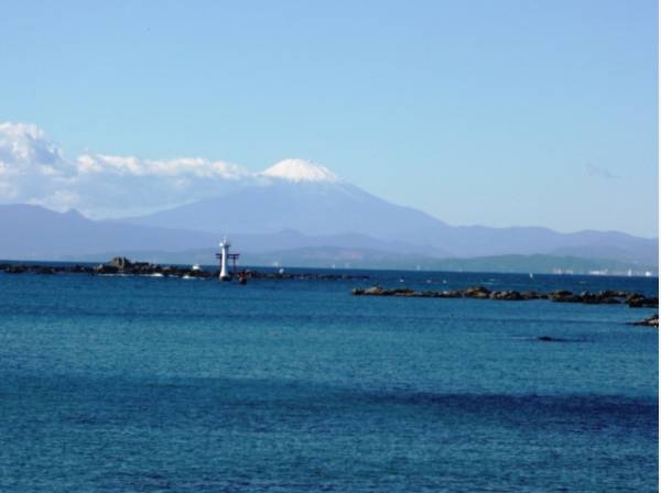 真名瀬海岸まで徒歩1分（約80ｍ）
