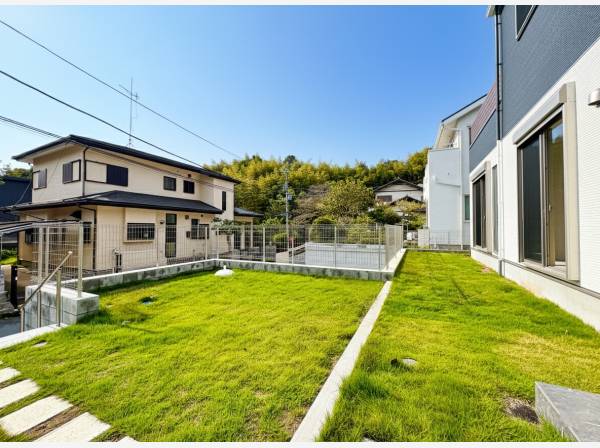 大きなお庭でプールやバーベキューなどお楽しみいただけます