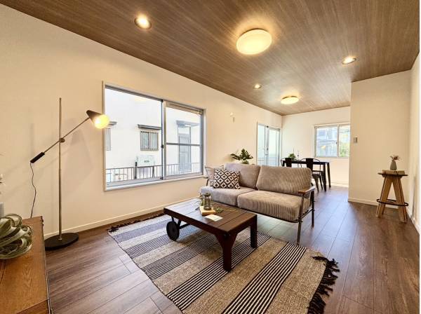 ナチュラルモダン仕様で重厚感ある内装