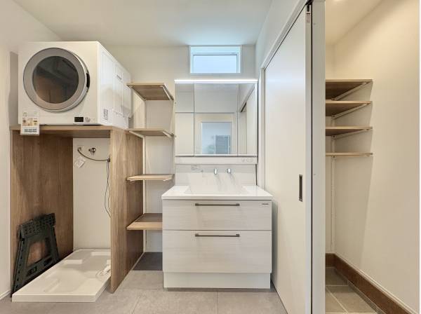 清潔感のある色合いで統一され、スッキリとした印象を受けます