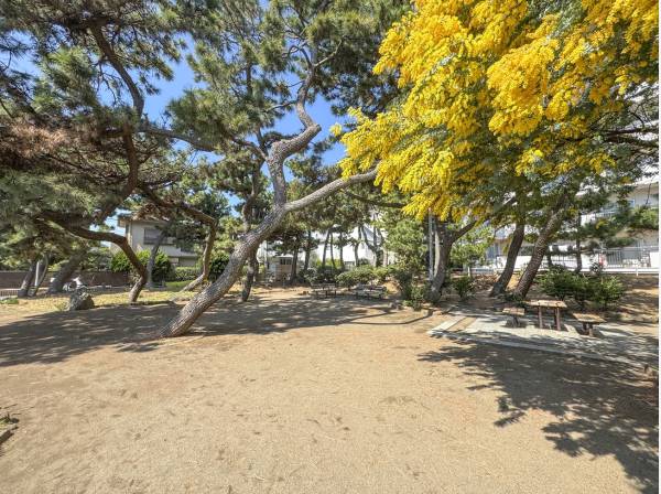 菫平南公園まで徒歩2分（約150m）