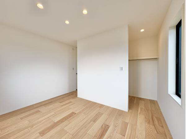 各居室には収納力のあるクローゼットを完備しております