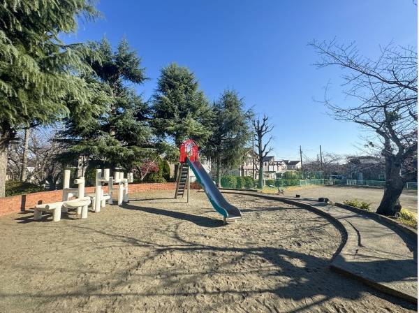 ハイランド西ケ丘公園まで徒歩5分（約390m）