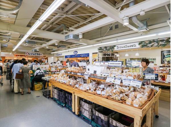 葉山ステーションまで徒歩5分（約350m）