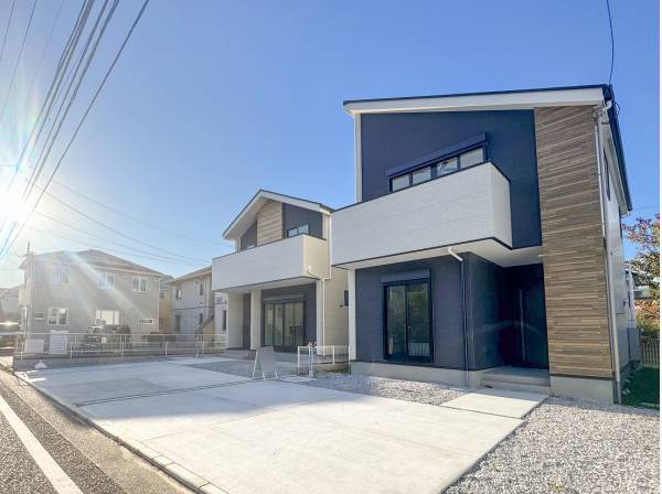 ゆとりある前面道路×広いカースぺースは駐車が苦手な方も安心♪