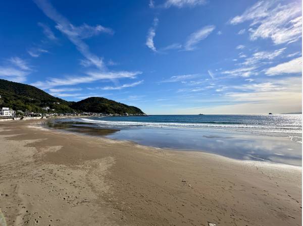 宇佐美海岸 車で2分