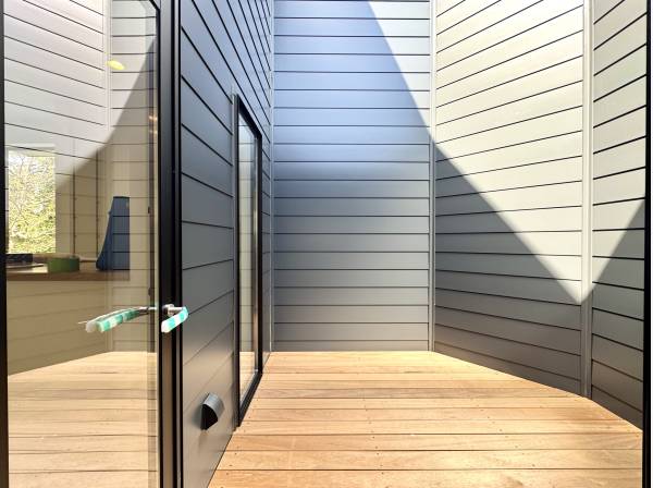 周囲からの視線をカットしたインナーテラス