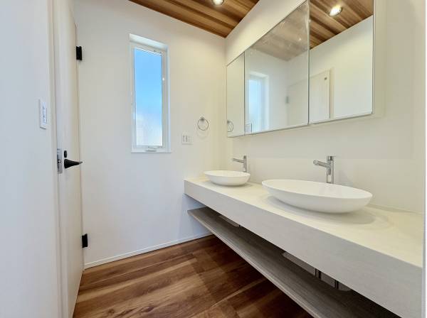 水栓が二つある便利な洗面台