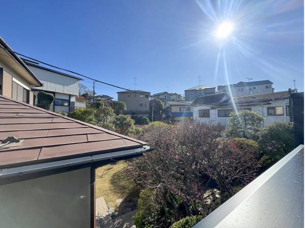 東と西にバルコニーが配置され時間帯によって選択物の干し場所を変えられる