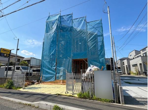 車種により2台分のカースペースを確保したゆとりある敷地
