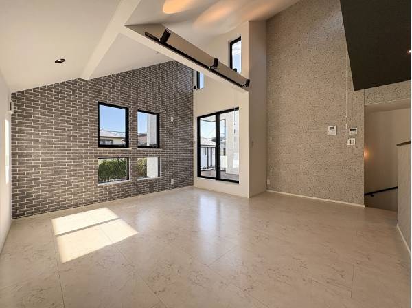 ブロック調のアクセントクロスがモダンな空間にぴったり♪