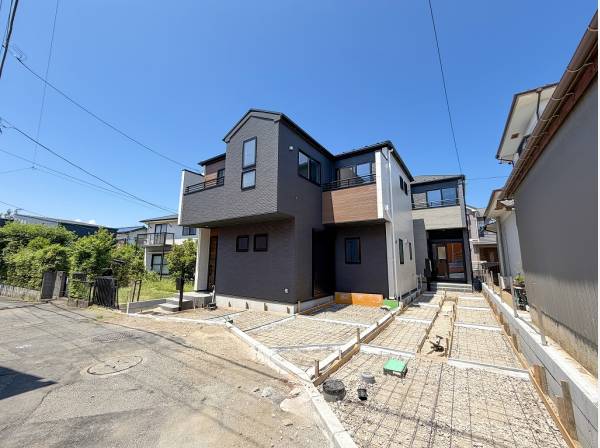 接道から距離を置いたプライバシーの守られたお住まいです