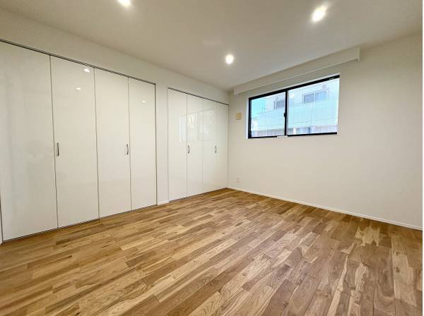 豊富な収納を備えたすっきりとした居室