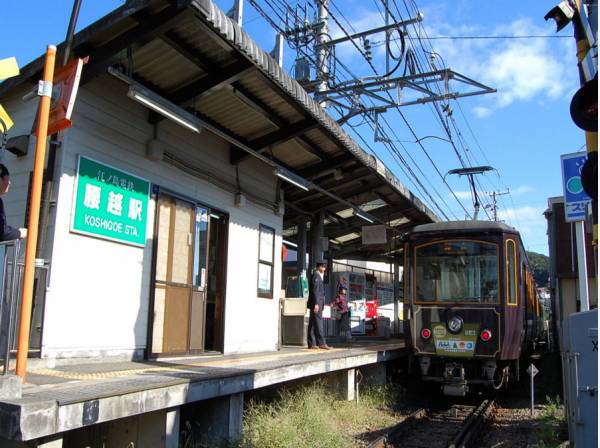 江ノ島電鉄線「腰越」から徒歩6分と駅近！