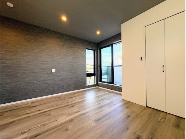 スタイリッシュな主寝室