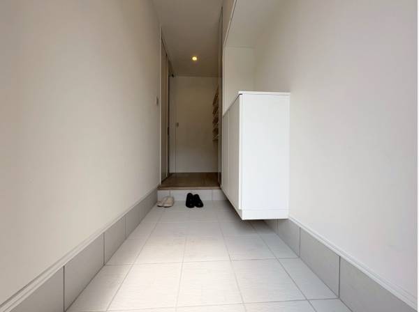 エントランスは大変広々としております!