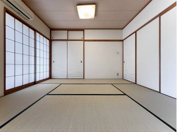 膝をついてゆっくり寛ぐ癒しの和空間♪
