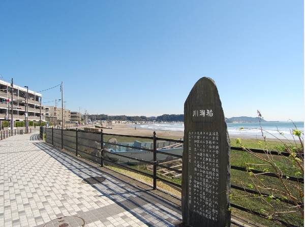 由比ガ浜海岸まで徒歩5分（約400ｍ）