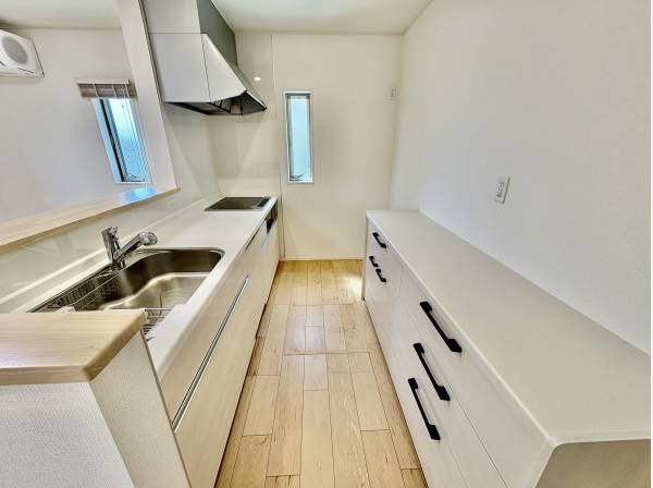 キッチンの収納もタップリです！