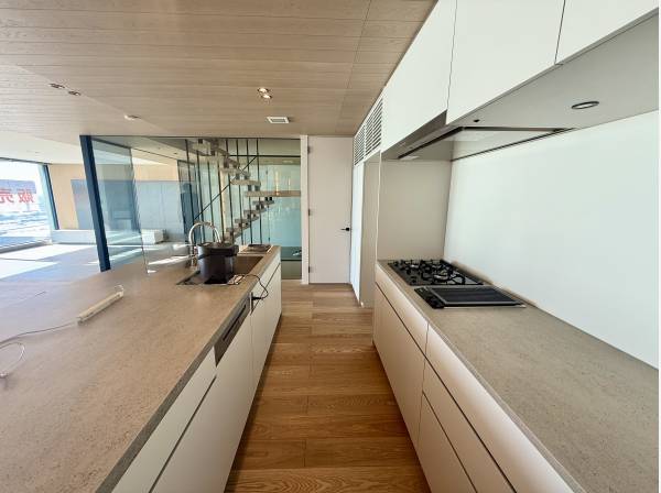 収納豊富で海外製の食洗器を入れ、使い勝手の良いキッチンスペース！