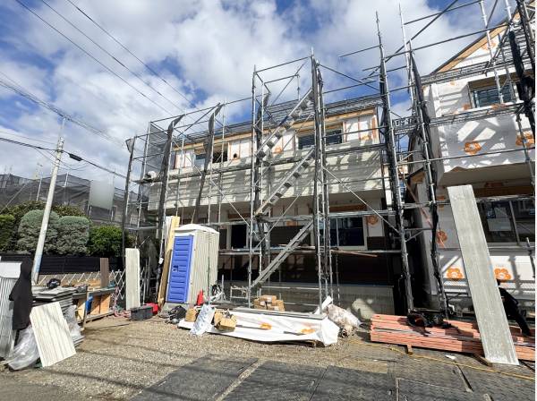 周辺は車通りが少ない閑静な住宅街です