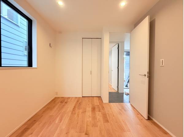 どのお部屋にも収納がございます♪
