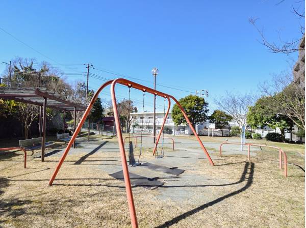 川名仲丸第二公園まで徒歩5分（約400m）