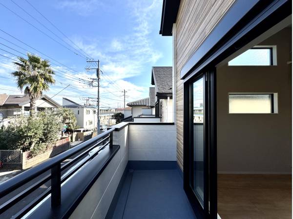 メインバルコニーから先は開けております