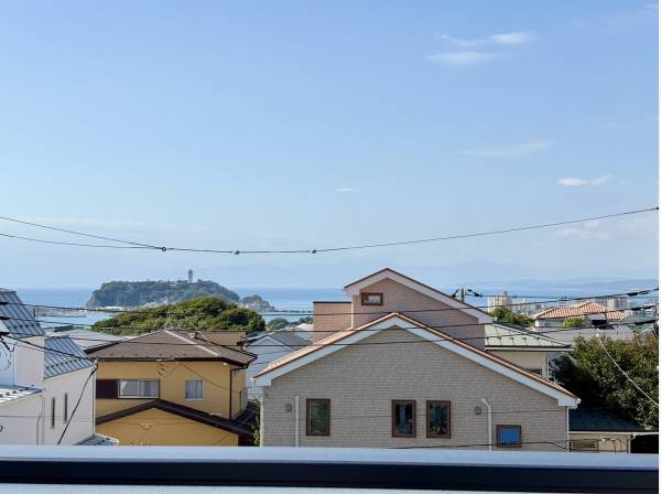 バルコニーから江ノ島も見えました♪天気が良い日は富士山も望めます！