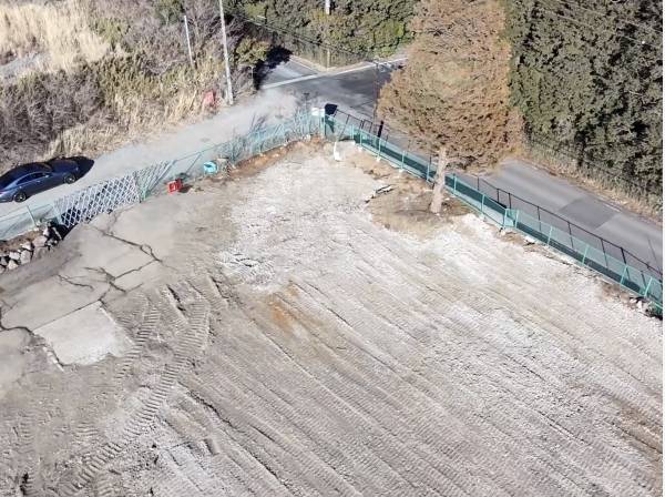 現地は角地につき開放感を感じられます