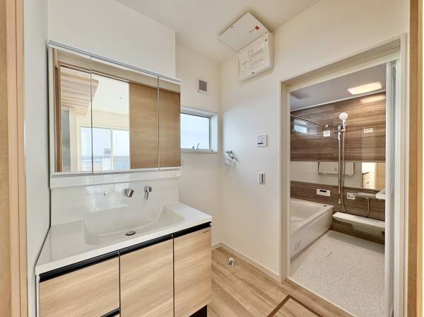 毎日使用する洗面室、ご家族で使用する場面をご想像ください