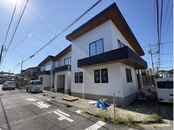 前面道路はゆとりがあります