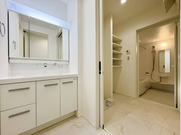 パウダールーム・ランドリールーム・バスルーム