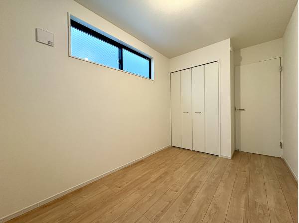 シンプルな居室は、ライフスタイルに合わせて柔軟に使える空間です