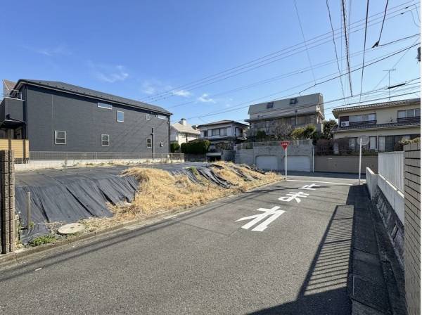 前面道路もゆとりあります。