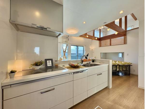 キッチンからは、２階のフロア全体が見渡せます
