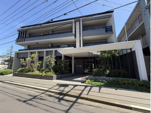 シックで高級感のある外観！