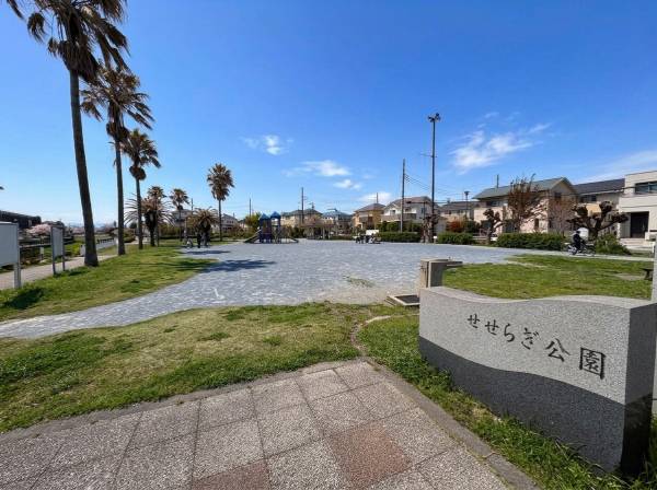 もしかして沖縄？いえいえ、歩いて1分の「せせらぎ公園」です(笑)