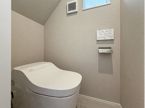 トイレなどは1階・2階共に新規交換済みです