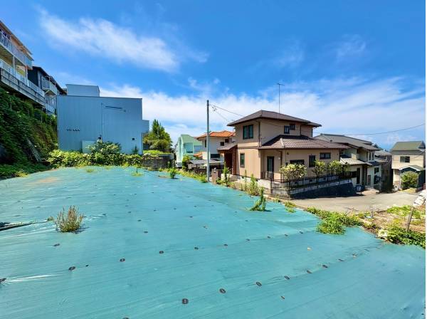 空の広がりを感じる開放的な立地