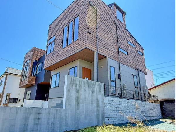 建物外観、外構や植栽にまで拘ったデザイナーズ住宅らしい外観です