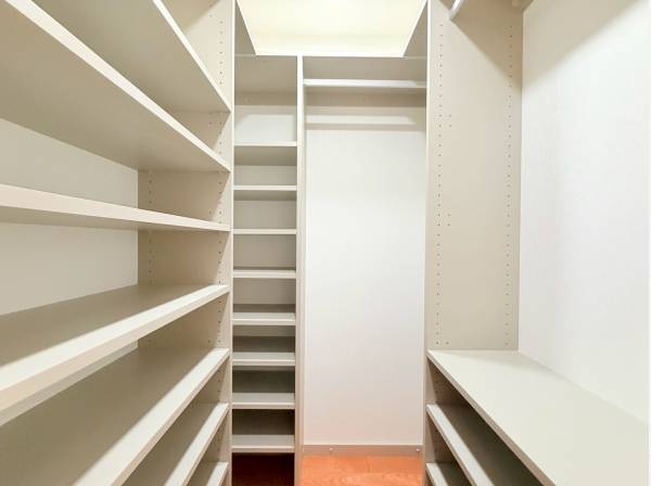 居室の横の収納もたっぷり